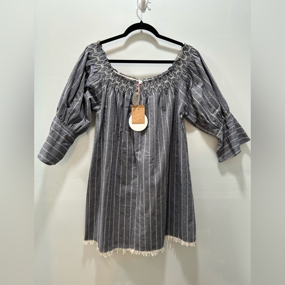 Umgee Dresses & Skirts - Umgee Gray and White Smocked 3/4 Sleeve Dress. Size Small